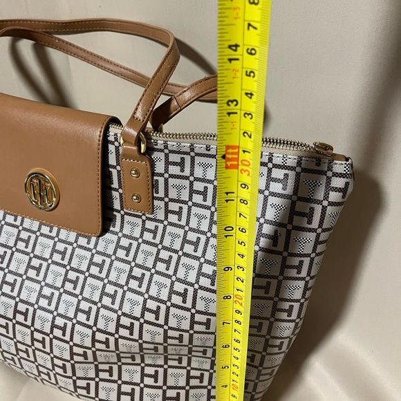 Tommy Hilfiger Large Tote - Picture 4 of 6